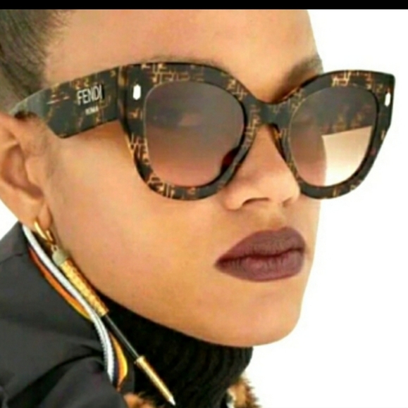 Fendi Accessories - FENDI brown Havana oversized sunglasses